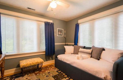 Historic 4BR Colonial with Pool Table and Fire Pit - Foto 26