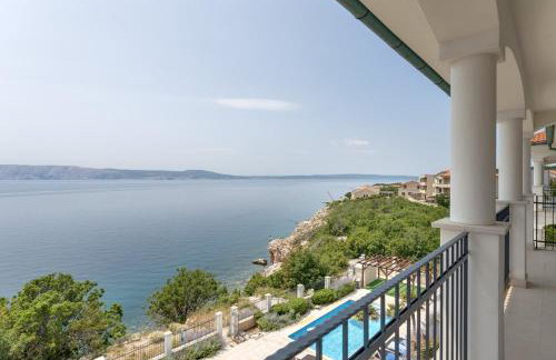 Beachfront apartment with pool, panoramic sea view - by Traveler tourist agency Krk - ID 2390 - Foto 6