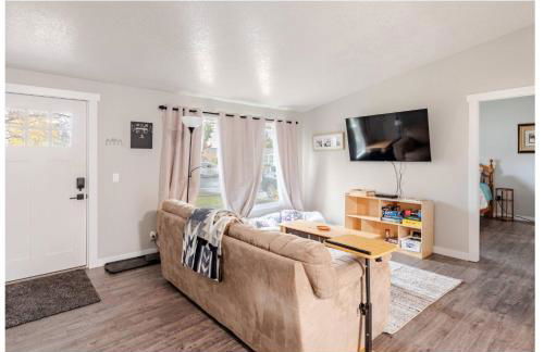 Family & Pet friendly 3 bdrm home with full kitchen and fenced yard - Foto 16