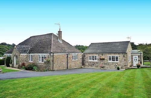Cherry Blossom Cottage in Kettlesing - Photo 1