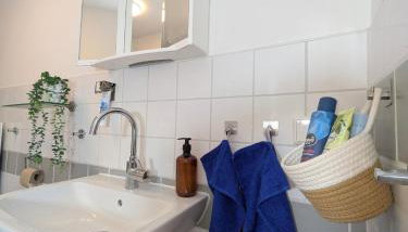 Monteurswohnung Kassel Ferienwohnung Kiwi Parkplatz Küche 1- 4 Personen EG Modern - Foto 5