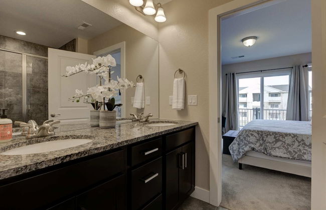 Marbella Lane Executive Townhome, 20 mins to Boulder - Photo 20