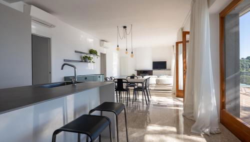 Modern and Elegant apartment with a spacious sea view terrace overlooking Palmaria Island Bright designer interiors Fully equipped Up to 6 guests Private parking Aircon All the comforts for a perfect stay - Foto 4