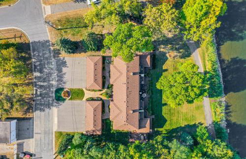 Riverfront Champlin Townhome with Deck and Water View! - Foto 40