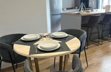 Piso Deluxe con Balcón Cerca del Casco Viejo - Foto 1