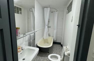 Stylish 2-Bed in Trendy Jesmond - Photo 13