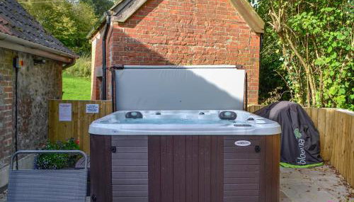 Whatley Lodge - Photo 2