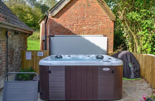 Whatley Lodge - Photo 2