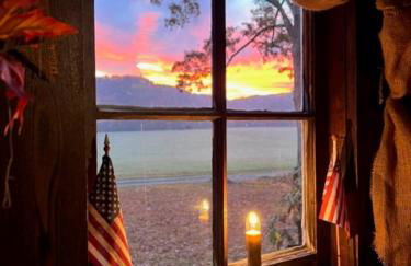 Historic cabin off I-77, views, antiques, Wi-fi, wonderful experience for 2! - Foto 11