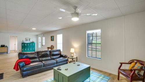 Lakefront Frankston Cabin with Dock and Fire Pit! - Foto 4