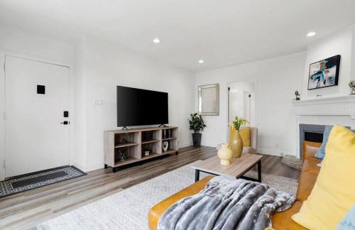 Stunning 2 Bedroom 1 Bath Home near BART - Photo 12