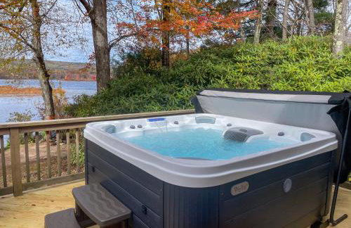 Lakefront Family Home, Kayaks, Hot Tub, Fireplace - Foto 2