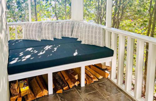 Summerville Historic Bungalow with Hot Tub - Foto 25