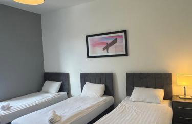 4 BR, Large & Modern Private House Central Location - Photo 3