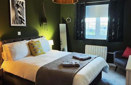 Riverside View - Large, modern 4 bedroom house with hot tub - Foto 12