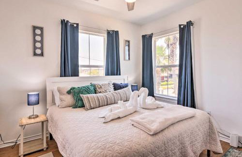 Walk to Beach Family Home with Patio in Galveston - Foto 15