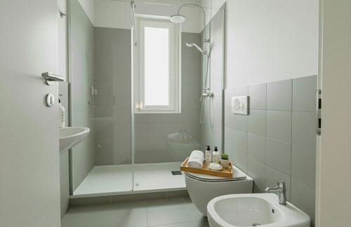 Stylish Persian Blue Room with Private Bath and WiFi - Photo 9