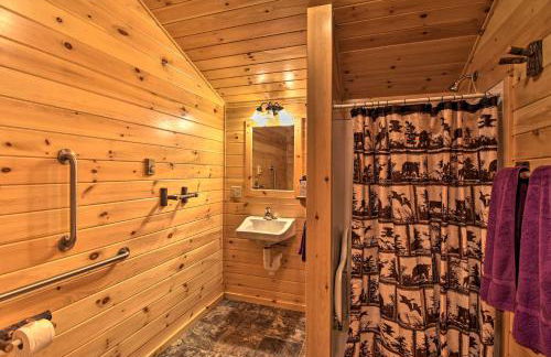 Cozy Anchors Away Cabin Hideaway with Fire Pit! - Foto 15