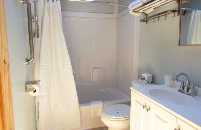 Shorelands Guest Resort and Cottages - Photo 40