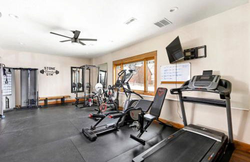 Great Falls Luxe Haven 4BR Gym Office and Hot Tub - Foto 50