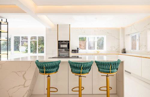 Luxury Grand Windsor Mansion Private 5 Acres & Helipad - Photo 20