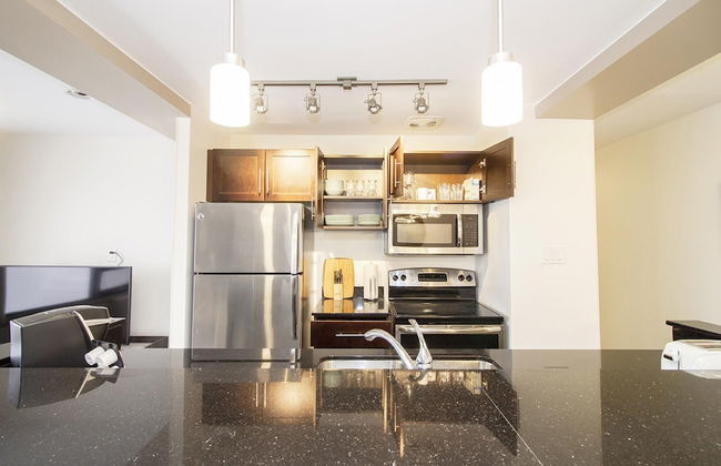 Luxurious 1bdrm Apartment With Parking and Wi-fi - Photo 13