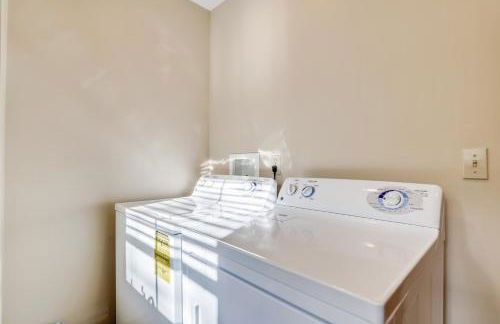 Lakefront home with fire pit and dock Near Wisp Resort - Foto 35