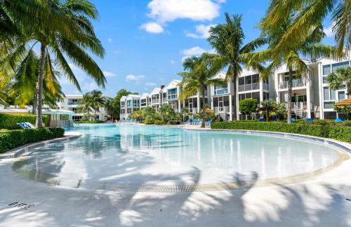 Villa Valbuena Palm Oasis In-Laws Quarters 4-Story Unit With Rooftop Retreat - Photo 8