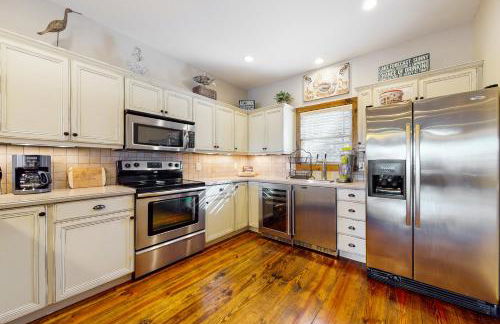 Spacious Lakeview Townhouse Sleeps 8 Deck Grill - Foto 2