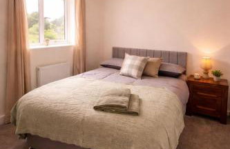 New Build 3-Bed in Rotherham Fast WiFi, Garden & Driveway - Foto 9