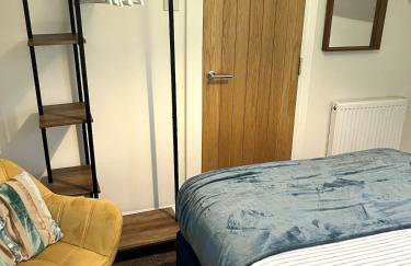 Ideal 4-bed home sleeps 7 - Nr Trafford Ctr & M60 - Foto 54