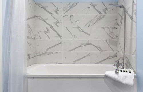 Immaculate 2BR London Flat with King Bed-Parking Available-Sleeps 6-20 Percent OFF Off Long Stays! Perfect for Families, Contractors & Couples! - Foto 46