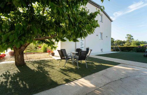 Holiday home “MARKO” with heated pool! - Photo 10
