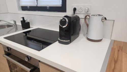 Maison "COSY" avec Parking Privé et Climatisation - Photo 4, stove, toaster