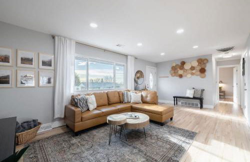 Light-filled retreat w hot tub & firepit - Foto 15