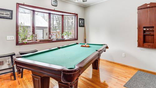 4 Mi to Camelback! Group-Friendly Poconos Cabin - Foto 3