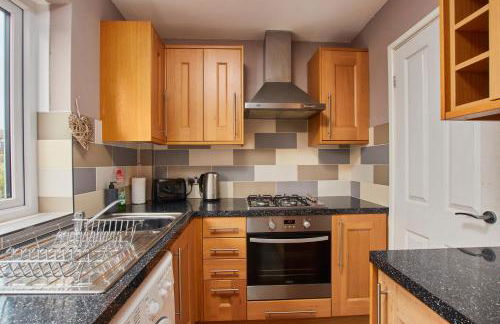 Cosy 2 bedroom flat, with parking & garden - Foto 13
