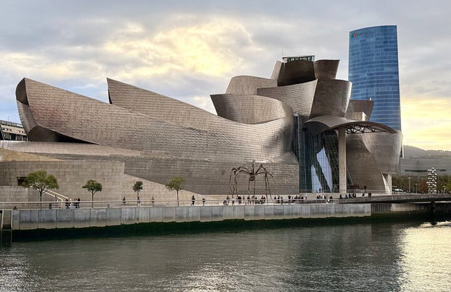 Passeio Histórico a Pé por Bilbao em Pequeno Grupo - Foto 2