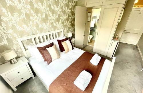 Luxury King-Bed EnSuite with Tranquil Garden Views - Foto 19