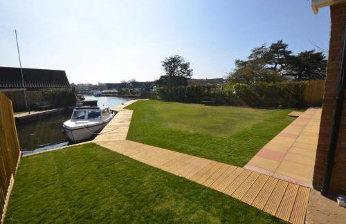 Coots - beautiful property in the heart of Wroxham sits on the waterside - Photo 21