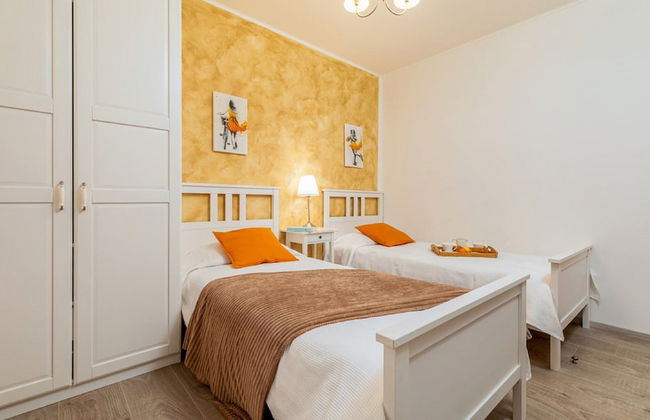 Stylish Villa With Swimming Pool and Garden - Photo 3