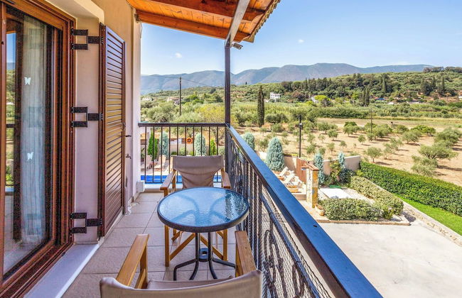 Maggie Alonia - Photo 25