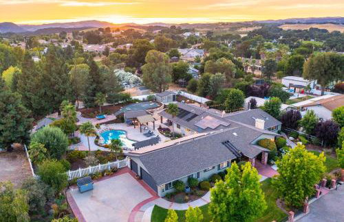 Casteel - 4,500 sq-ft retreat with a pool and hot tub in the middle of wine country! - Foto 39