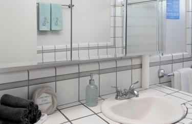 Quaint Mid-Century Cottage by the Coast - Foto 24