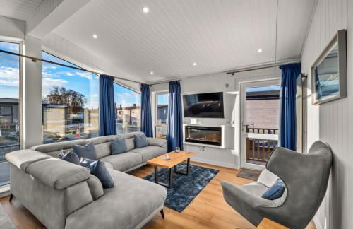 Finest Retreats - Silverwood Deluxe Chalet - Photo 2