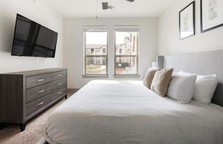 Landing Amazing 1BD Courtyard Pool - Photo 42