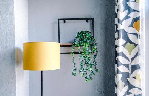 NEW! Spacious 3-Bed Home in Newcastle-under-Lyme by 53 Degrees Property, Ideal for Business, FREE Parking! - Foto 11