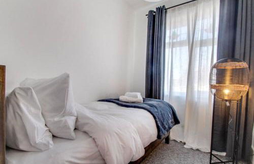 West Midlands-Contractor-Long stay-parking-4 beds - Foto 11