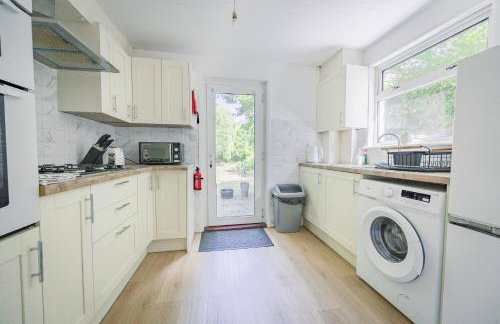 Cambridge North 3 Bedroom Family Home, Spacious Garden, BBQ & Parking - Foto 20