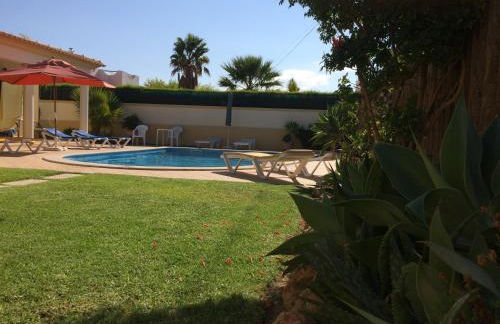 VILLA EBER - independent 1 & 2 bedroom apartments, pool, air con, fast Wi-Fi, near old town of Albufeira and beaches - Foto 45